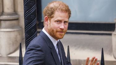 peligra la residencia del principe enrique en estados unidos por su pasado como consumidor de drogas