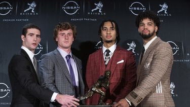 Caleb Williams de USC, se lleva el trofeo Heisman