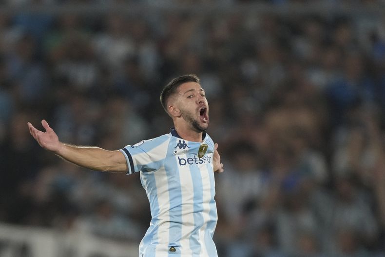Luciano Vietto, de Racing de Argentina, festeja su gol ante Botafogo de Brasil, en la ida de la Recopa Sudamericana, el jueves 20 de febrero de 2025, en Buenos Aires (AP Foto/Gustavo Garello)