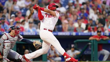 Con aluvión de jonrones, Cardenales derrotan 7-6 a Filis
