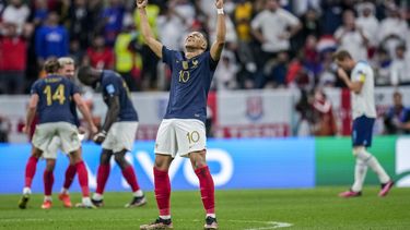 Mbappé se ríe y disfruta su paso histórico en el Mundial