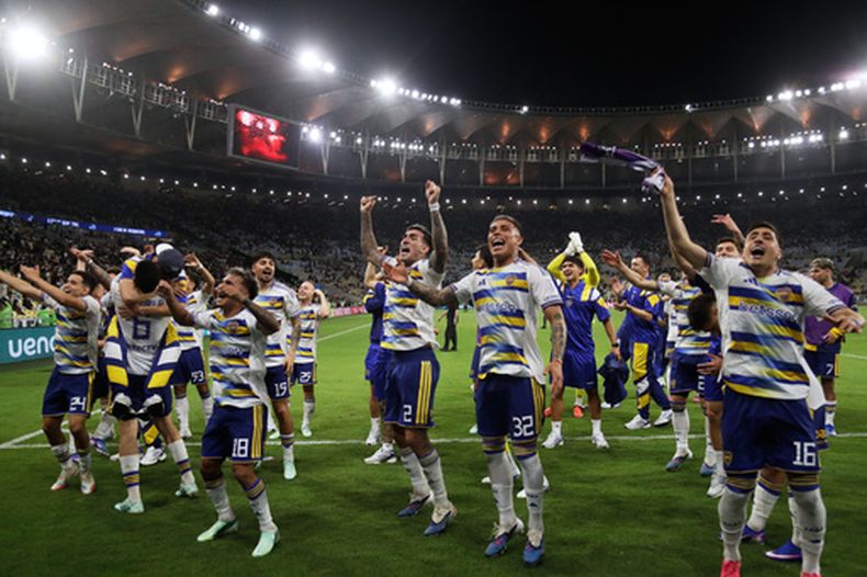 Los jugadores de Boca Juniors festejan tras eliminar a Vasco da Gama en la semifinal de la Copa Sudamericana, el martes 20 de octubre de 2026 en el Maracaná (AP Foto/Bruna Prado)