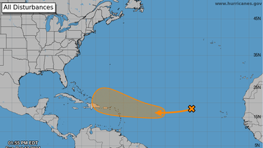 el centro nacional de huracanes vigila posible desarrollo ciclonico en el atlantico