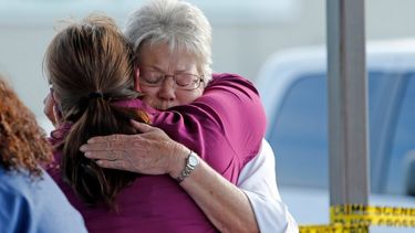 americateve | El asesino había intentado convertir al islam a varios empleados. Luego de cortarle la cabeza a una mujer de 54 años, apuñaló varias veces a otra colega y fue baleado por un guardia. Ocurrió en Oklahoma, EEUU