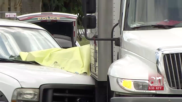hombre muere aplastado entre un camion y una camioneta  por accidente