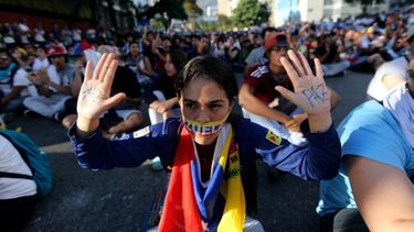 Congreso aprueba sanciones a líderes venezolanos