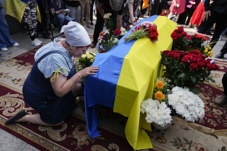 Funeral en Ucrania de un activista que también era soldado