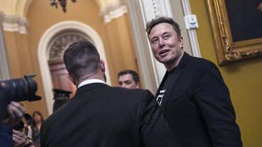 Elon Musk sale del Capitolio tras reunirse con republicanos del Senado, el miércoles 5 de marzo de 2025, en Washington. (AP Foto/J. Scott Applewhite)