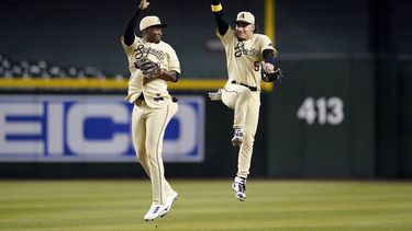Rivera suma 3 hits; Diamondbacks superan a Cerveceros