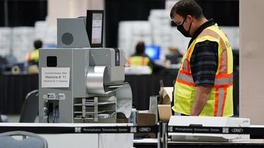 Campaña Trump presenta demandas en 3 estados por elecciones