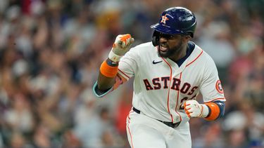 Taylor Trammell, de los Astros de Houston, festeja luego de pegar un sencillo ante los Rangers de Texas el sábado 1 de agosto de 2026 (AP Foto/David J. Phillip)
