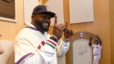 David Ortiz visita el Salón de la Fama previo a inducción