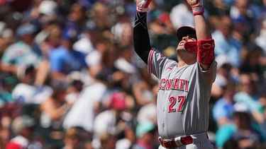 Sal Stewart, de los Rojos de Cincinnati, festeja tras conseguir un jonrón de tres carreras ante los Marineros de Seattle, el miércoles 22 de julio de 2026 (AP Foto/Lindsey Wasson)