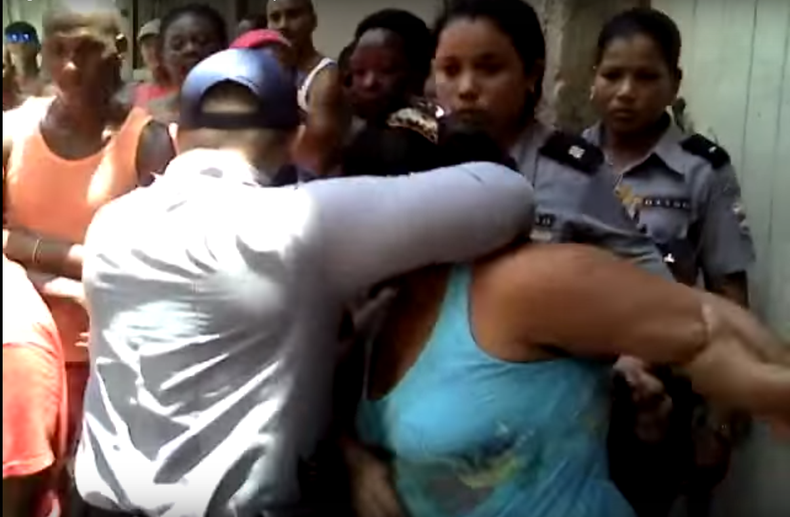 arresto cuba policias.png