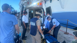 crucero rescata a 12 balseros cubanos de ciego de avila en aguas mexicanas