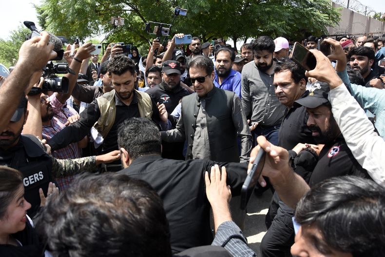 ASI-GEN PAKISTÁN POLÍTICA