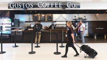Denuncian $500,000 en pérdidas por filtraciones en concesiones del aeropuerto Luis Muñoz Marín