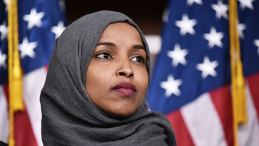 congresista de extrema izquierda ilhan omar reporta ingresos millonarios que podria alcanzar los 30 millones de dolares