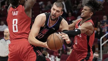 Con 22 de Zubac, Clippers vapulean a Rockets