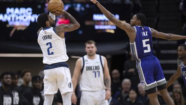Fox anota 36 y los Kings ganan a Mavericks en la prórroga