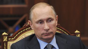 americateve | El presidente de Rusia, Vladimir Putin, durante una reuni&oacute;n con el l&iacute;der de la regi&oacute;n aut&oacute;noma jud&iacute;a Alexander Vinnikov el viernes, 25 de julio de 2014, en Mosc&uacute;. (AP Photo/RIA-Novosti, Mikhail Klimentyev, Preside