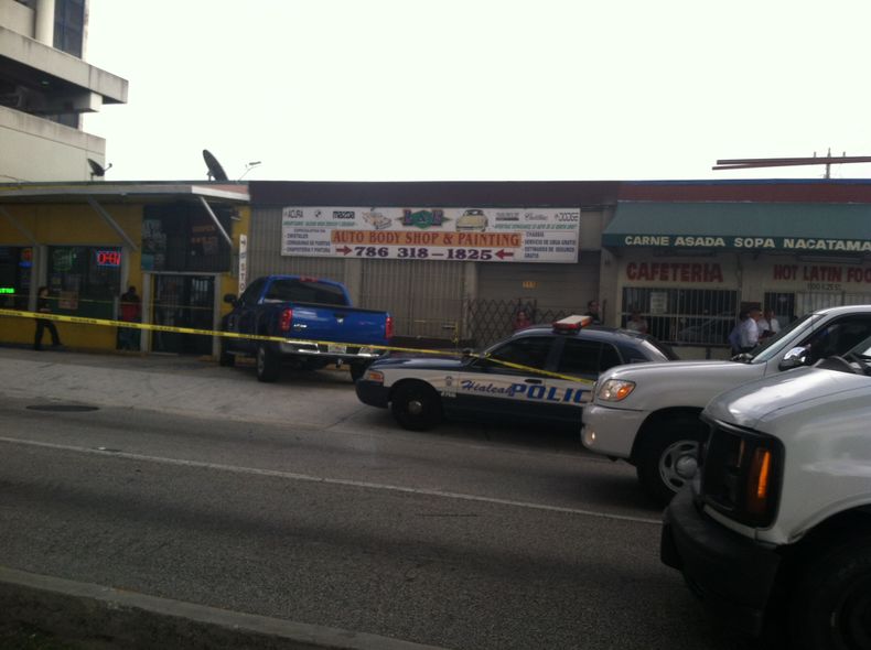 Un hombre resultó herido luego de un intercambio de disparos dentro del mercado La Gloria, en el este de Hialeah.