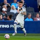 ARCHIVO - El brasileño Gabriel Pec, del Galaxy de Los Ángeles, conduce el balón durante un partido ante el Sporting Kansas City, el miéercoles 13 de mayo de 2026 (AP Foto/Charlie Riedel, archivo)