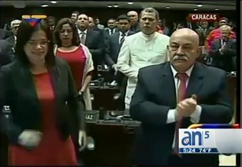 En medio de insultos y vejaciones, la conocida diputada opositora María Corina Machado denunció que fue en La Habana donde se tomó la decisión de impedir la renovación del Parlamento venezolano