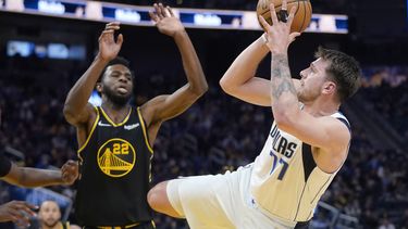 Mavericks vencen 107-101 a Warriors con gran remontada