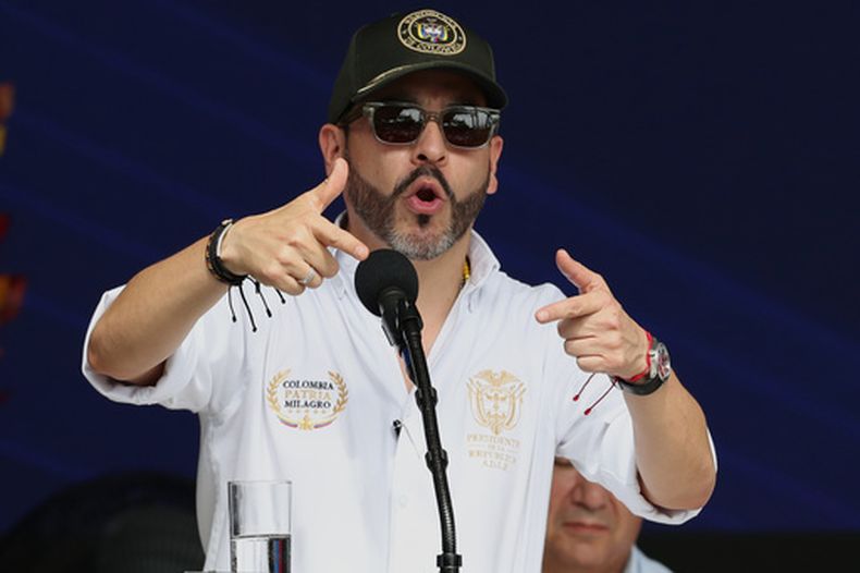 El presidente de Colombia, Abelardo de la Espriella, habla durante un evento para entregar nuevas viviendas a las víctimas de un terremoto en Buenaventura, Colombia, el martes 15 de septiembre de 2026. (Foto AP/Santiago Saldarriaga)