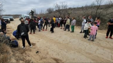 autoridades migratorias de eeuu detienen a un grupo de 120 migrantes cubanos tras cruza el rio bravo
