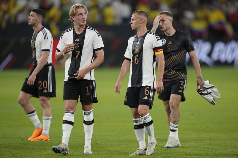 Jugadores de Alemania salen de la cancha al final del encuentro amistoso ante Colombia el martes 20 de junio del 2023. (AP Foto/Martin Meissner)