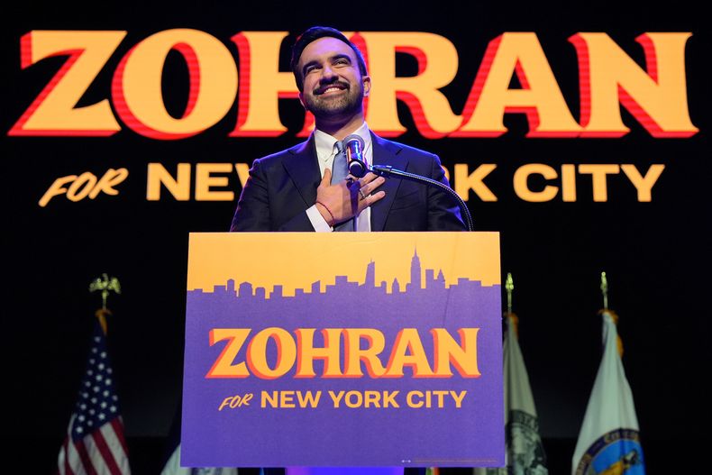 Zohran Mamdani habla tras ser elegido alcalde de la ciudad de Nueva York el 4 de noviembre del 2025, en esa ciudad. (AP foto/Yuki Iwamura)
