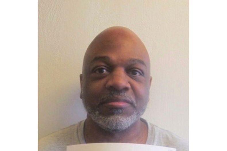 Raymond Johnson, un preso ejecutado en Oklahoma por matar a su exnovia y la hija de ésta. Foto entregada por el Departamento Correccional de Oklahoma. (Departamento Correccional de Oklahoma via AP)