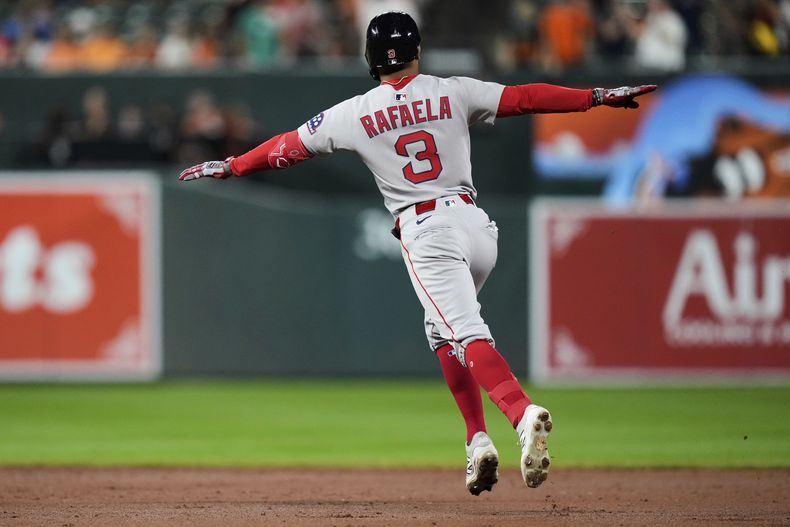 Ceddanne Rafaela, de los Medias Rojas de Boston, recorre las bases después de conseguir un cuadrangular ante los Orioles de Baltimore, el miércoles 27 de agosto de 2025 (AP Foto/Stephanie Scarbrough)