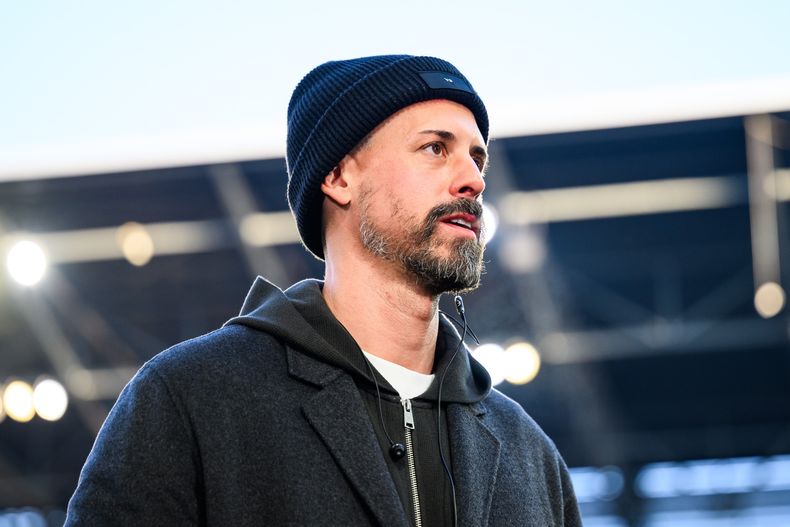 Sandro Wagner, técnico de Augsburgo, previo al partido contra Hamburgo en la Bundesliga, el sábado 22 de noviembre de 2025. (Tom Weller/dpa vía AP)