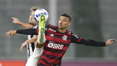 Flamengo, a un paso de octavos; iguala ante Talleres