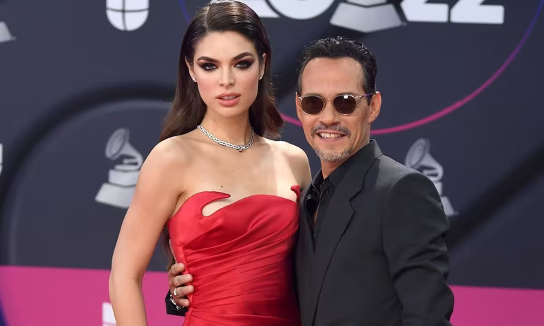 marc-anthony-y-nadia-ferreira-en-los-latin-grammy-2022.avif