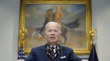 El presidente Joe Biden habla sobre el fallo de la Corte Suprema sobre la acción afirmativa en las inscripciones universitarias desde la Sala Roosevelt de la Casa Blanca, el jueves 29 de junio de 2023, en Washington. (AP Foto/Evan Vucci, Archivo)