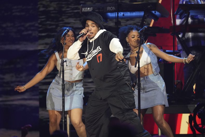Anderson .Paak actúa durante el concierto benéfico FireAid el jueves 30 de enero de 2025 en The Forum en Inglewood, California. (Foto AP/Chris Pizzello)