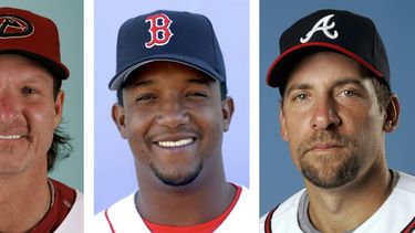 americateve | De izq. a der., Randy Johnson (en foto del 2008), Pedro Mart&iacute;nez (2003) y John Smoltz (2008), los tres peloteros con m&aacute;s posibilidades de ser elevados al Sal&oacute;n de la Fama del b&eacute;isbol al ser considerados este a&ntilde;o por prim