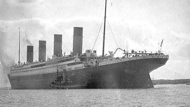 ¿donde esta hundido el titanic y a que profundidad se encuentran sus restos?
