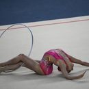 La colombiana Oriana Vinasc compite en la gimnasia rítimica, all-around individual, durante los Juegos Centroamericanos y del Caribe en San Salvador, el sábado 1 de julio de 2023 (AP Foto/Arnulfo Franco)