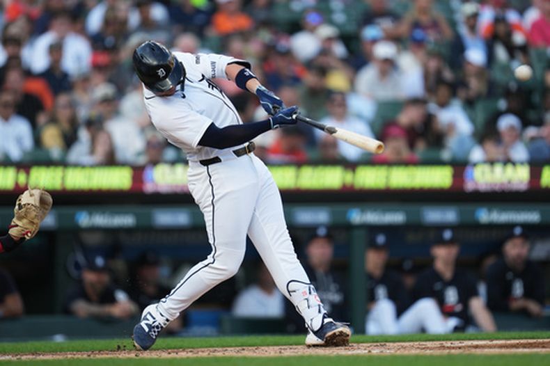 Spencer Torkelson, de los Tigres de Detroit, conecta un jonrón ante los Angelinos de Los Ángeles en el duelo del miércoles 27 de mayo de 2026 (AP Foto/Paul Sancya)