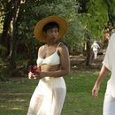 Naomi Ackie (i) y Channing Tatum en una escena de la película Blink Twice”. Foto suministrada por Amazon/MGM Studios (Carlos Somonte/Amazon-MGM via AP)