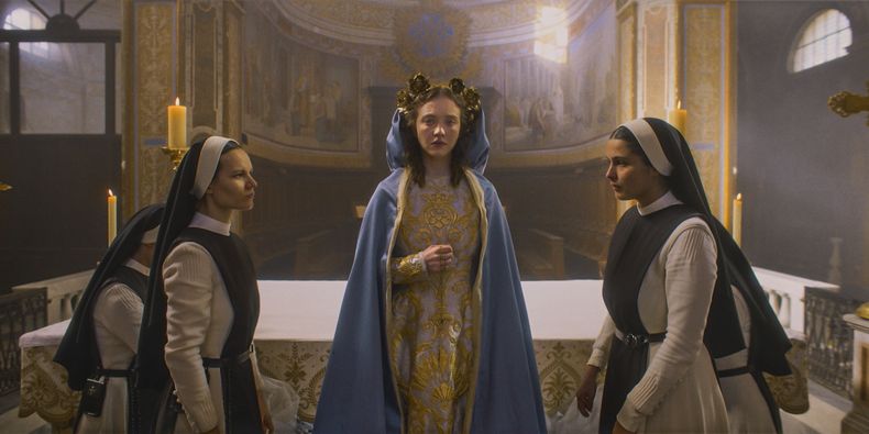 En esta imagen proporcionada por Neon, Sydney Sweeney en una escena de la película Immaculate. (Neon vía AP)
