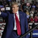 ARCHIVO - El expresidente Donald Trump, aspirante a la candidatura presidencial republicana, llega a un mitin de campaña el 29 de julio de 2023, en Erie, Pensilvania. (AP Foto/Sue Ogrocki, archivo)