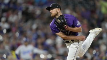 Kuhl y los Rockies blanquean 4-0 a los Dodgers