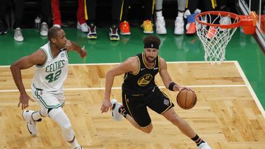 Warriors descubren que cestas en Boston estaban muy altas
