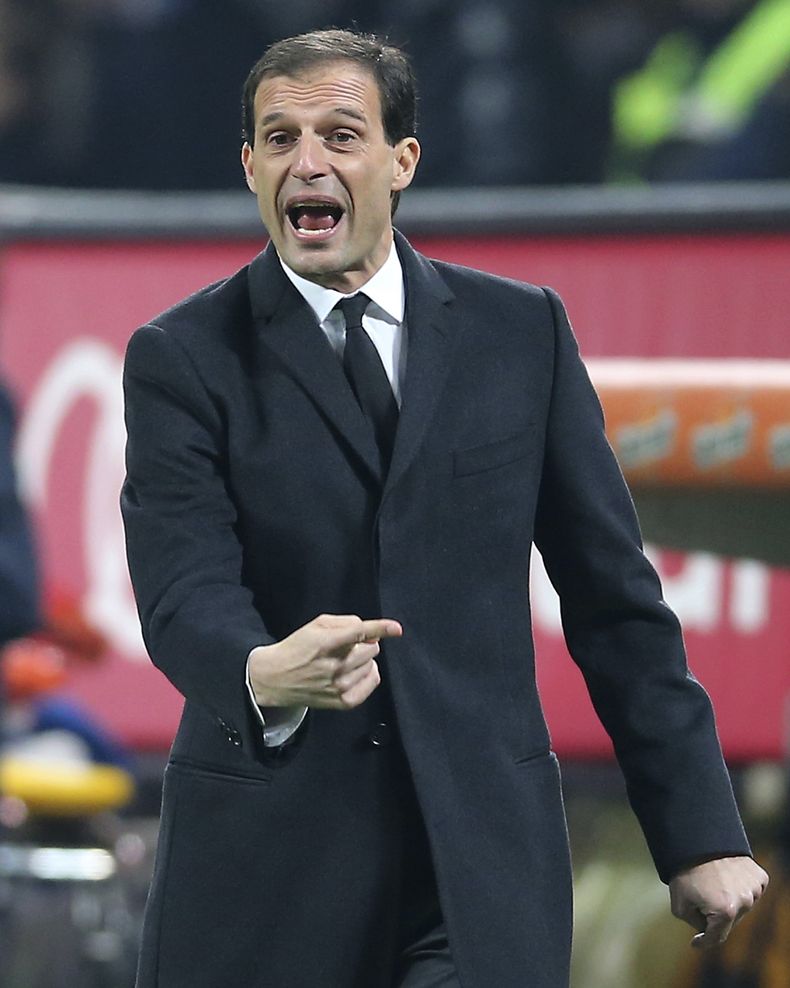 En fotograf&iacute;a del 16 de diciembre de 2013, Massimiliano Allegri, en ese entonces t&eacute;cnico del Milan, grita durante un partido contra el Roma. Allegri fue contratado para dirigir al Juventus, campe&oacute;n de la liga italiana, cuyo t&eacute;c